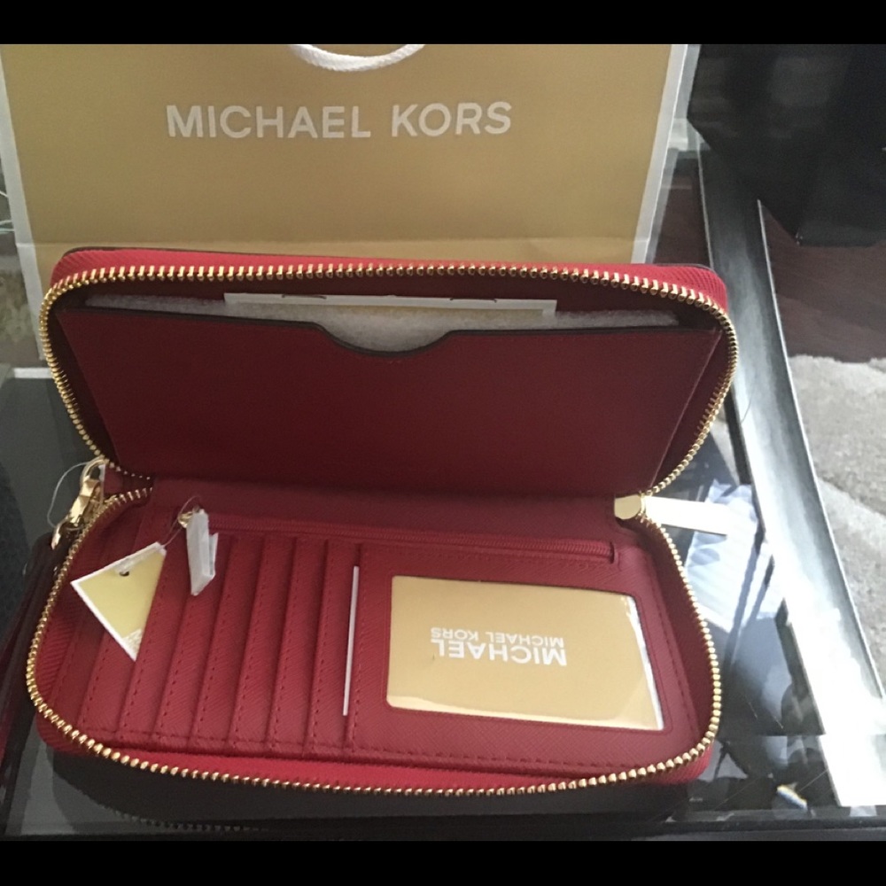 Michael Kors Jet Set Leather Wristlet Phone Case - Picture 7 of 11